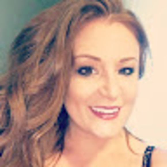 Meet your Posher, Julie - Picture 1 of 1